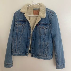levis sherpa trucker jacket size medium